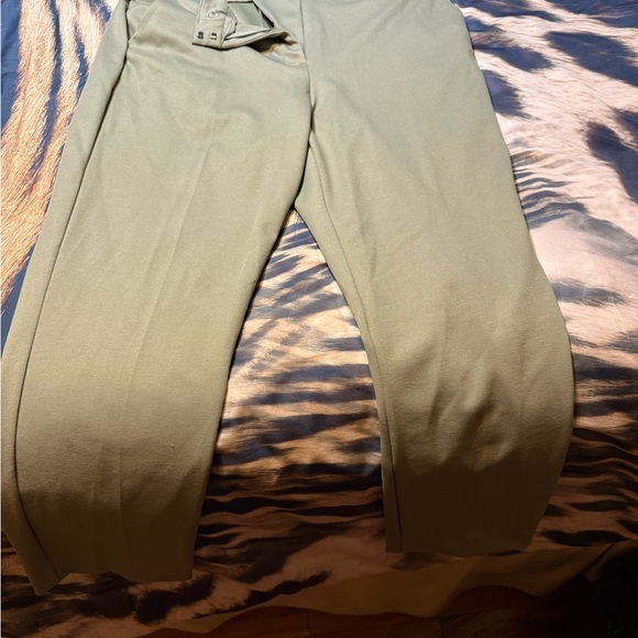 Simply Vera Vera Wang Pants - Simply Vera Vera Wang women’s Khaki ankle slacks
